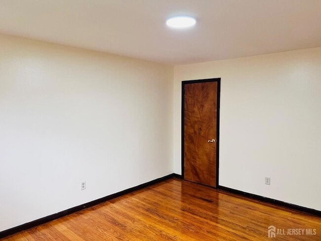 Building Photo - 346 Carteret Ave