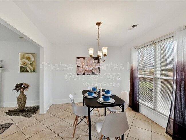 Building Photo - 8413 Red Setter Ln