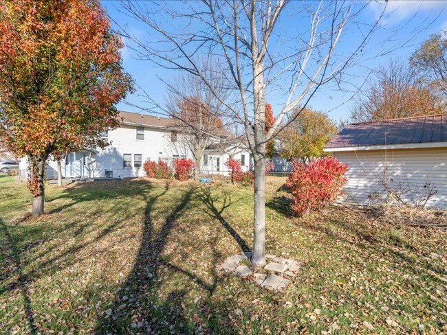 Building Photo - Sover's Duplex