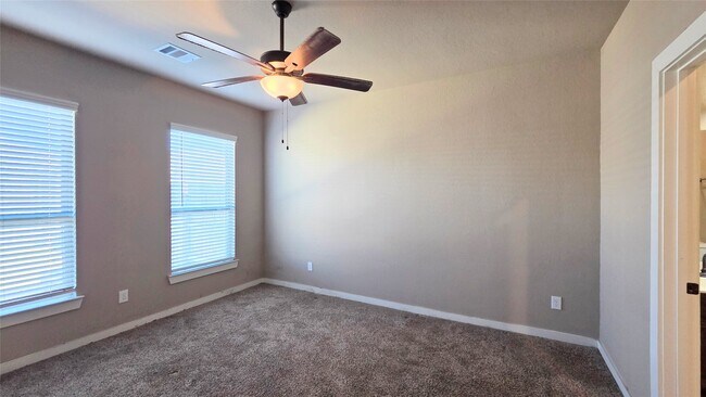 Building Photo - 9720 Grosbeak Ln