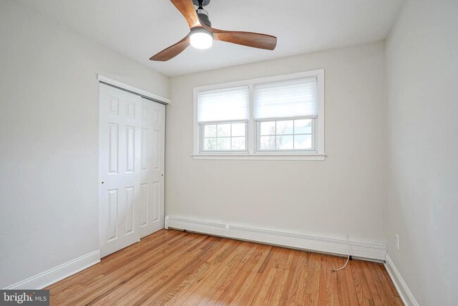 Building Photo - 10 Garfield Ave