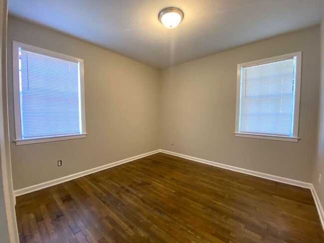 Building Photo - 3 bed, 2 bath near Yale and Raleigh Millington