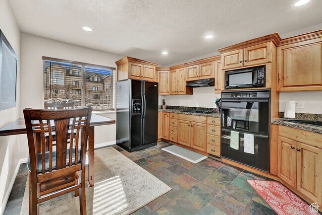 Building Photo - 3521 N Fox Run Dr