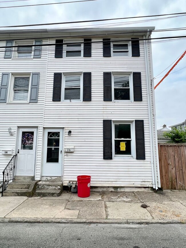 Building Photo - 16 3rd St