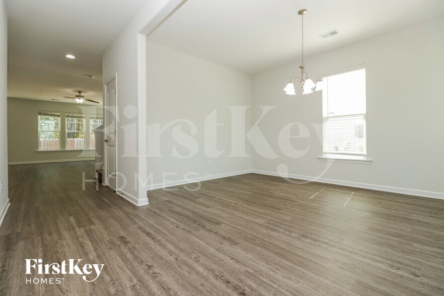 Building Photo - 421 Sanctuary Park Dr