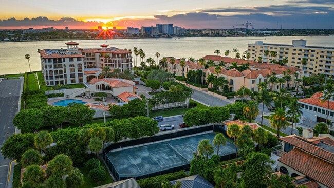 Building Photo - 245 Everglade Ave