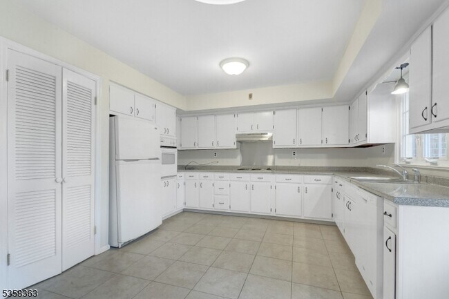 Building Photo - 26 Rawley Pl