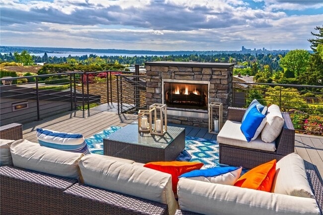 Building Photo - 6Bd/6.5Ba Clyde Hill House
