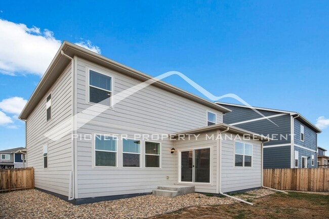 Building Photo - Modern 4-Bed, 2.5-Bath Home with 2 car garage, AC and Private Enclosed Yard