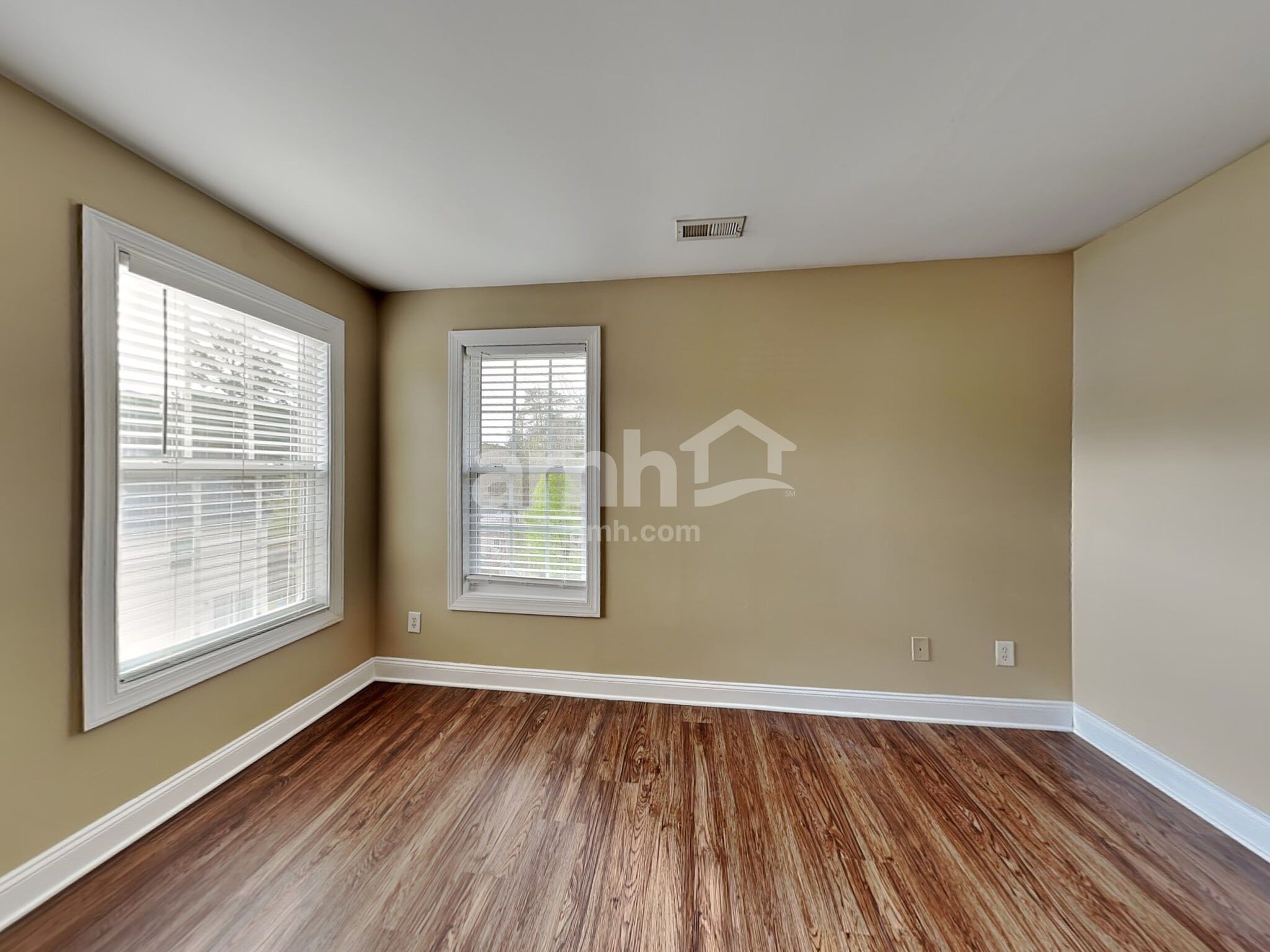 Building Photo - 3128 Skycrest Dr