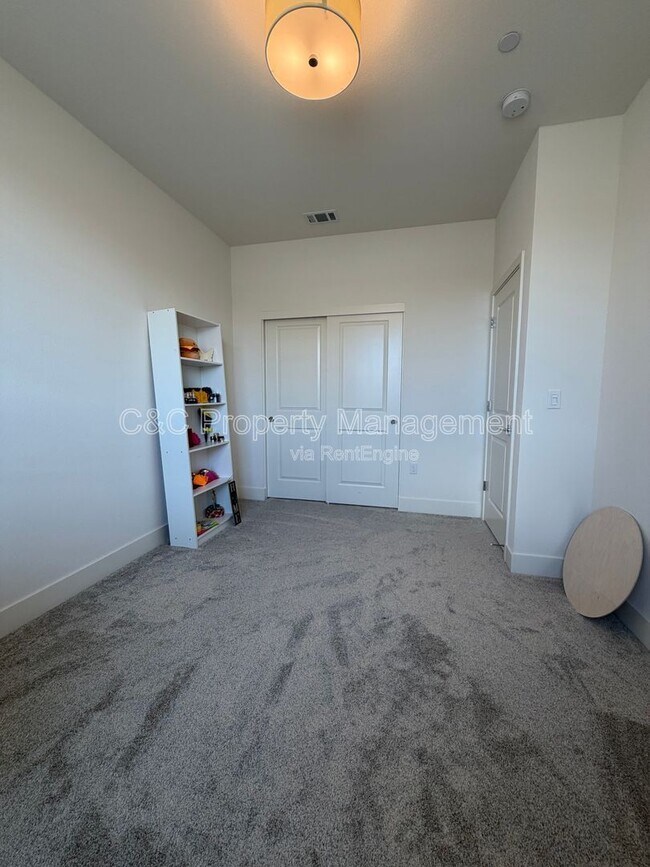 Building Photo - 5125 Mink Ct