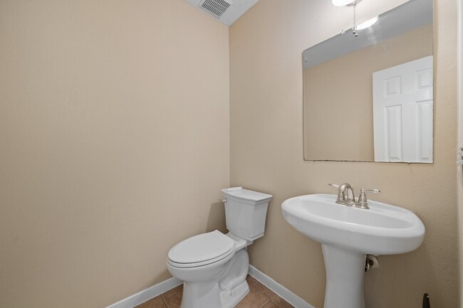 Building Photo - 10211 E Summit Canyon Dr