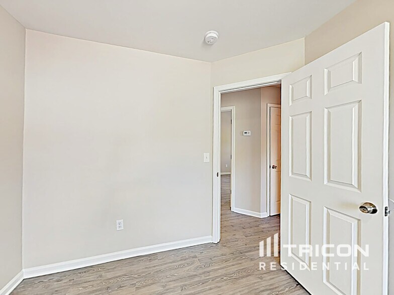 Building Photo - 1517 Crandon Dr
