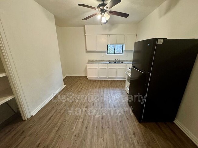 Building Photo - 2903 Stayton St