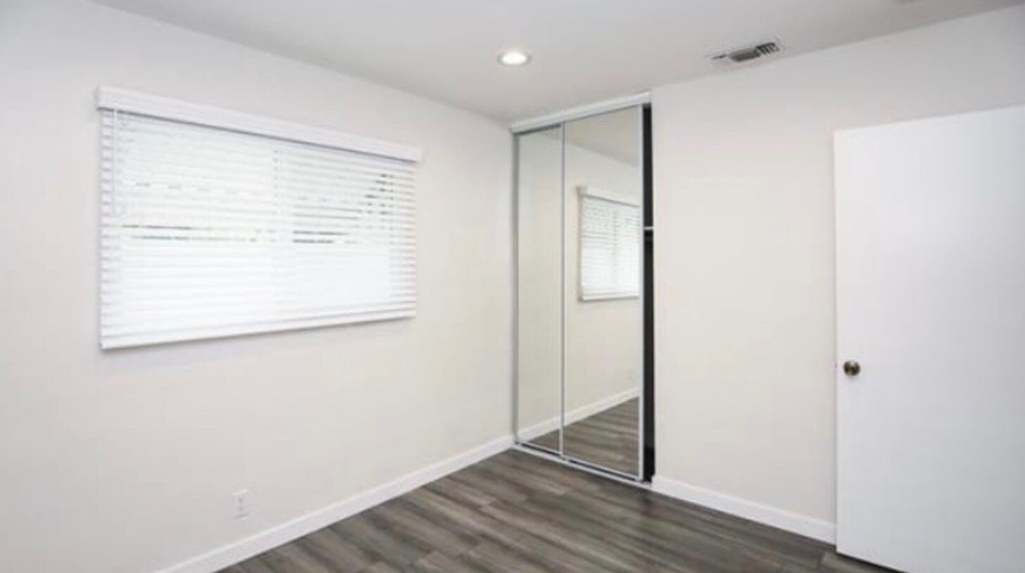 Building Photo - 10920 Mather Ave