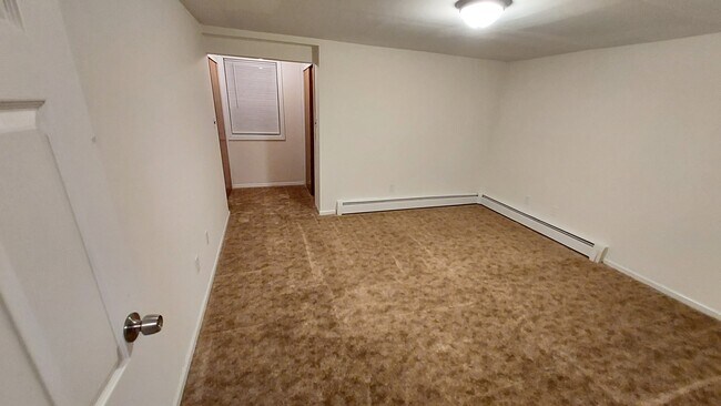 Bedroom with full size window and twin closets alcove - 920 9th St