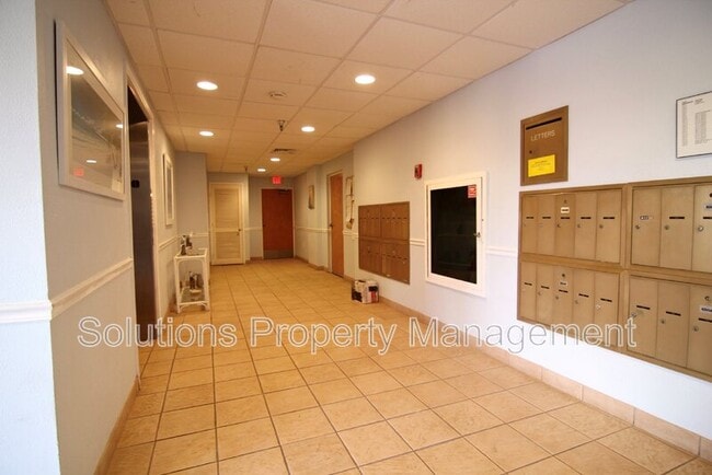 Building Photo - 1095 N Hwy A1A