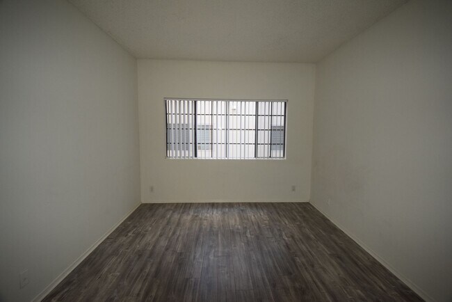 Building Photo - 11594 Moorpark St