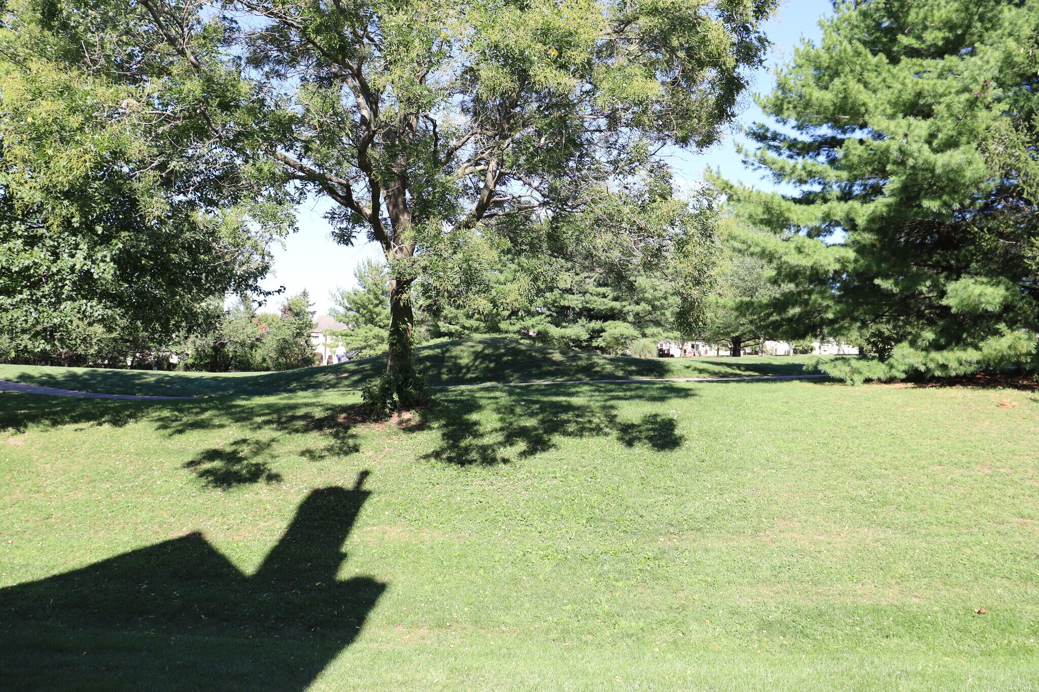 Building Photo - 323 Country Club Dr