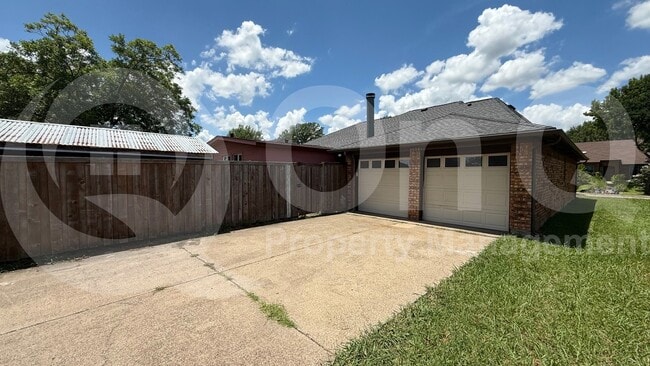 Building Photo - 2438 Kimberly Dr