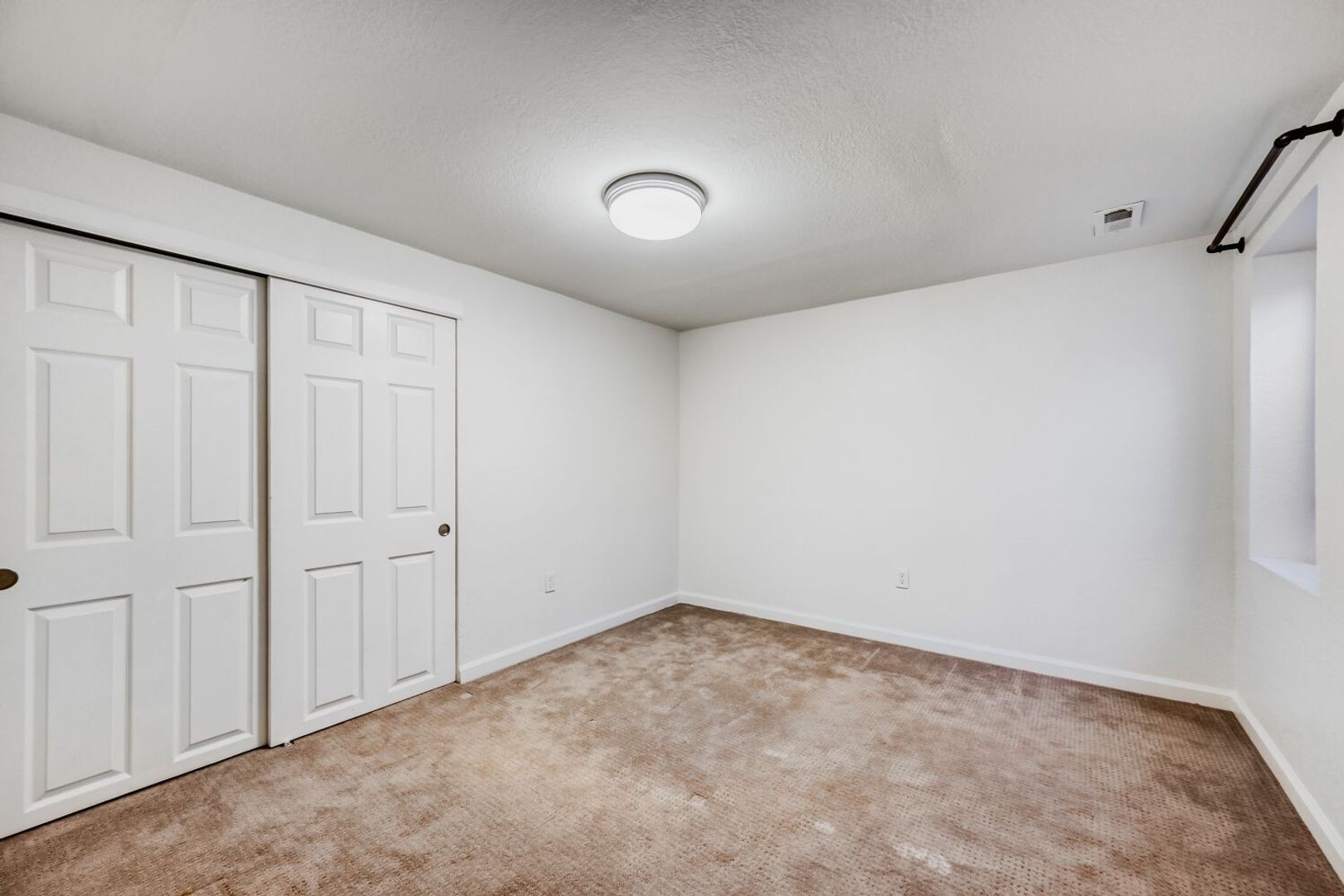 Building Photo - 4585 Martin Dr