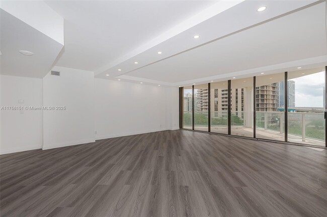 Building Photo - 19500 Turnberry Way