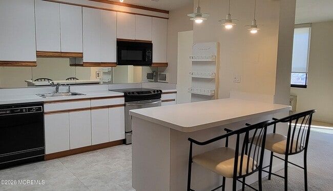 Building Photo - 1 Channel Dr