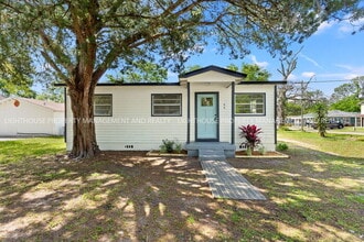 Building Photo - Updated 2 Bedroom Home Near Naval Station Mayport