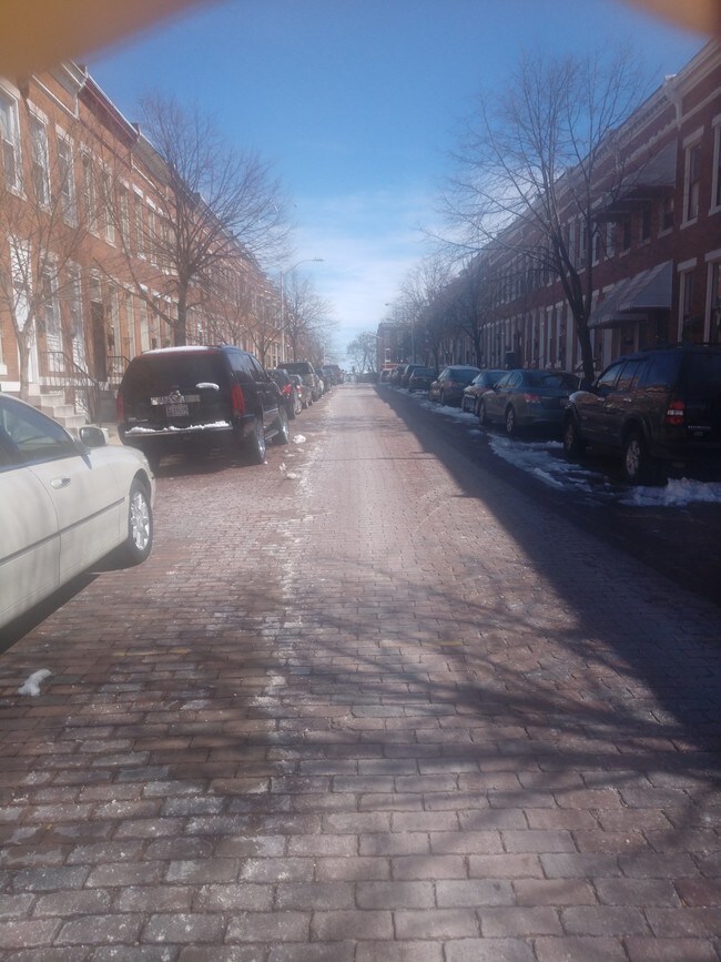 Street - 402 E Lorraine Ave