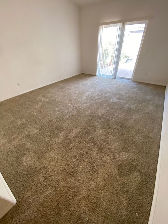 Building Photo - Beautiful Somerset Single Story Townhome N...