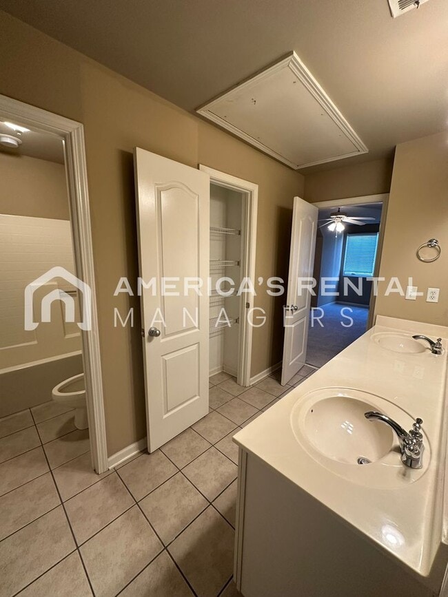 Building Photo - Beautiful Home for Rent in Birmingham, AL!!!! Available to View Now!!!