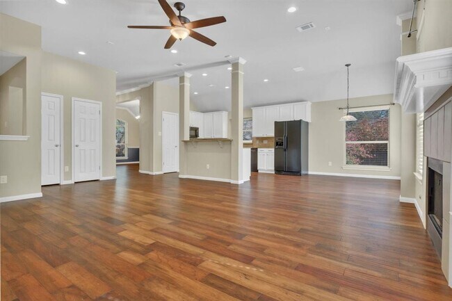 Building Photo - 6205 Clarion Dr