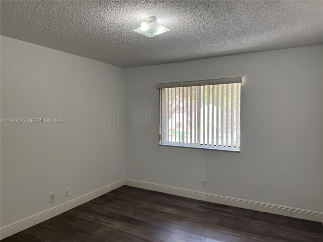 Building Photo - 9446 SW 140th Ct