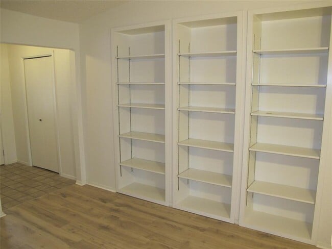 Building Photo - 4206 Harcourt Dr