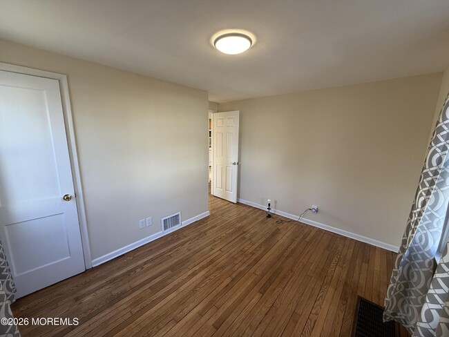 Building Photo - 2022 W Lake Ave