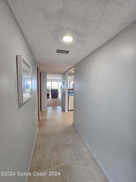 Building Photo - 8498 Ridgewood Ave