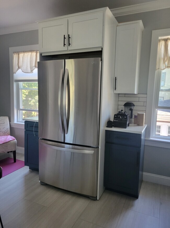 Building Photo - 107 Munroe St