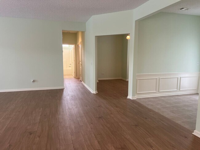 Building Photo - Beautifully Maintained Sun City Home!