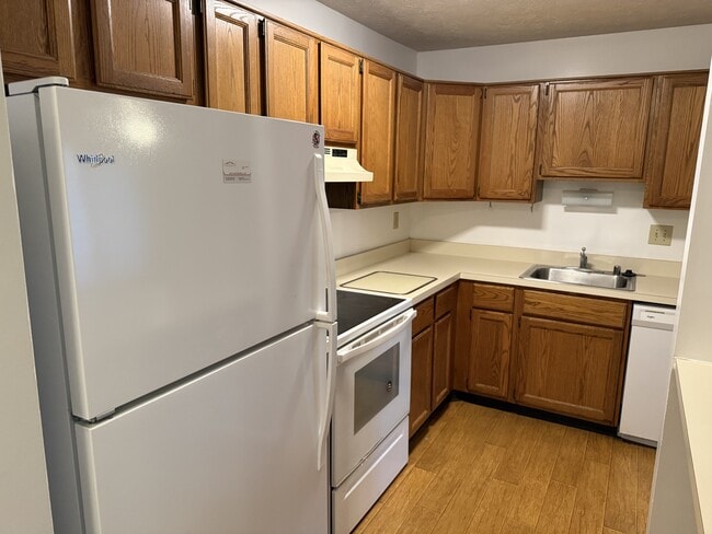 Building Photo - 2145 Wainwright Ct