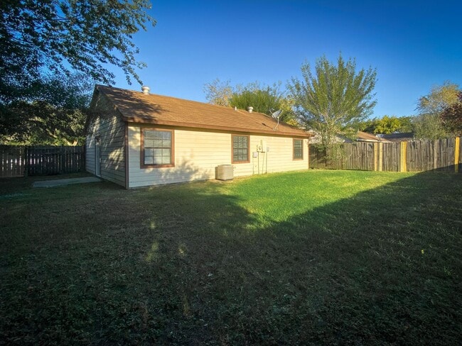 Building Photo - 3 Bedr/ 1 bath Beautiful Home in Hockley, TX