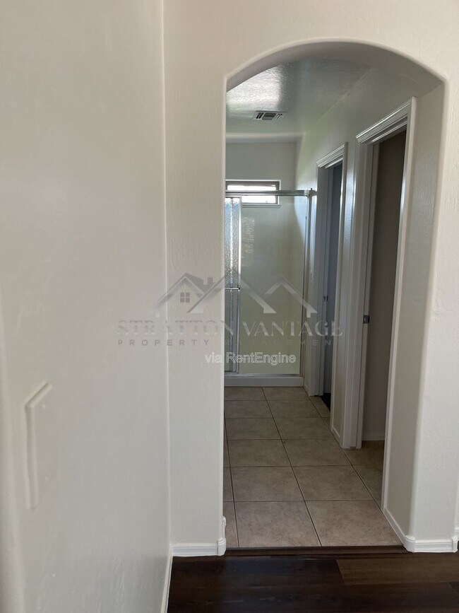 Building Photo - 1327 E Weatherby Way