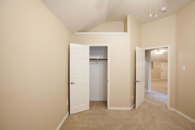 Building Photo - 13856 Fall Harvest Dr