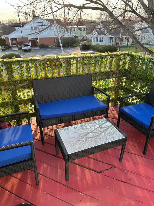 Building Photo - 3826 W 9th St