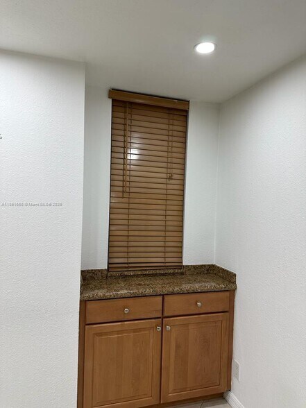 Building Photo - 991 Sevilla Cir