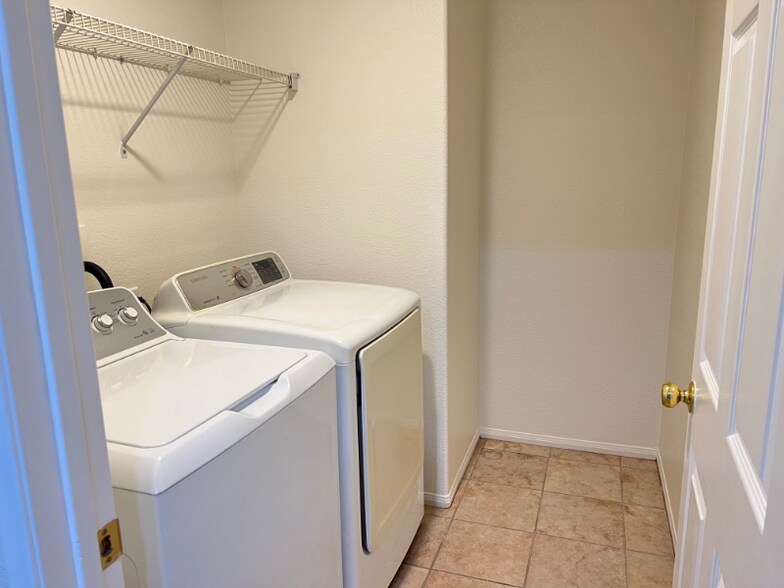 Building Photo - 11433 Mountain View Dr