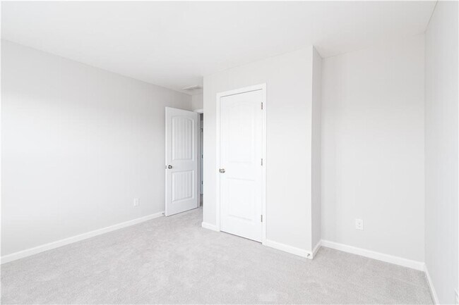 Building Photo - 770 Sunset Park Dr