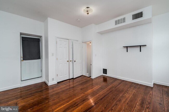 Building Photo - 1153 Riverside Ave