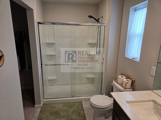 Building Photo - Check Out This Beautiful 4 Bedroom, 2.5 Bath Home!
