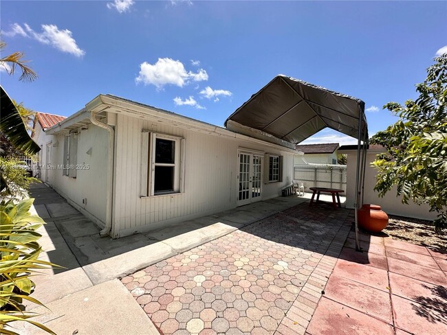 Building Photo - 3952 SW 136th Ave