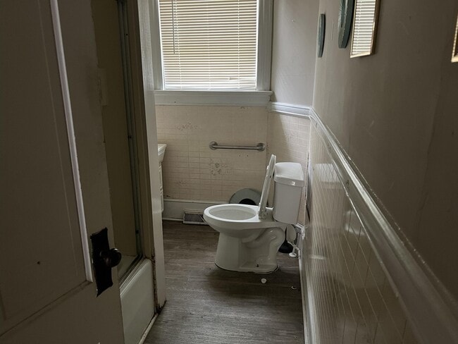 Building Photo - 212 E Capitola Ave